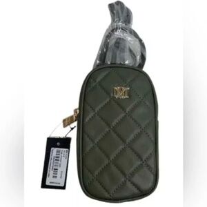 NWT Badgley Mischka Oval Phone Case - Chive